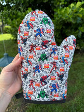 Load image into Gallery viewer, Mama&#39;s Batch Oven Mitts *Preorder (closes 3/17, LC#305)
