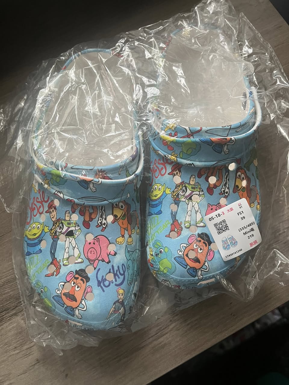 Women's Size 8 Clogs (In Stock)